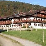 Gaestehaus Kleinbuch مزرعة للإقامة *