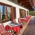 Gaestehaus Kleinbuch مزرعة للإقامة *