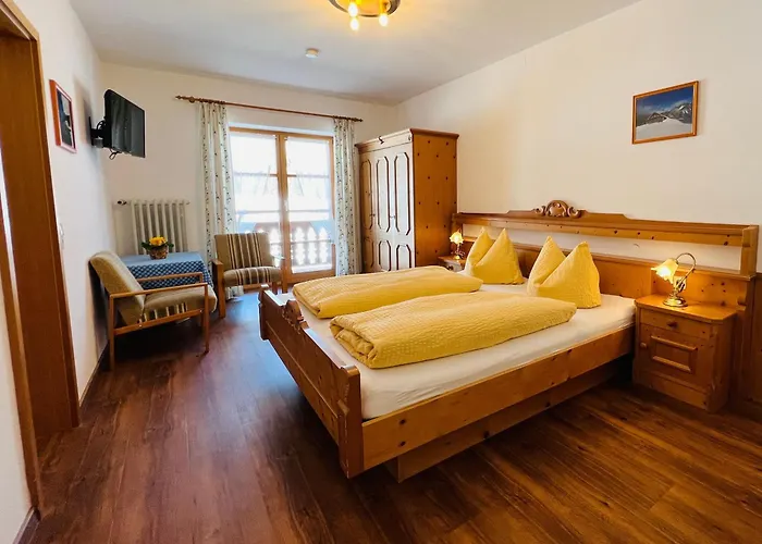 Gaestehaus Kleinbuch 팜스테이 *